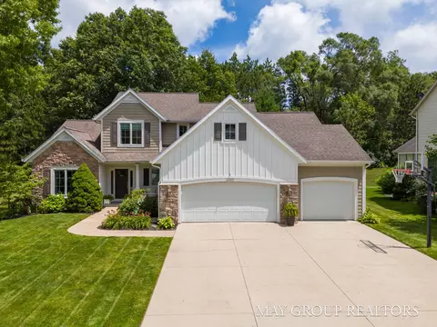 2880 Coppergrove Dr NE, Grand Rapids, MI 49525