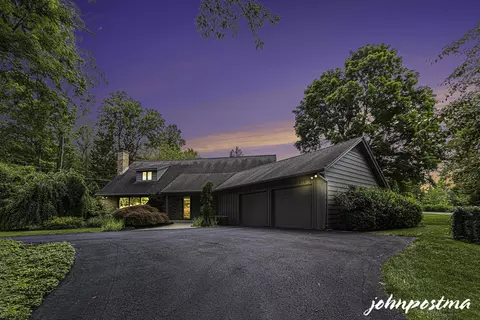 2646 Reeds Lake Blvd SE, East Grand Rapids, MI 49506