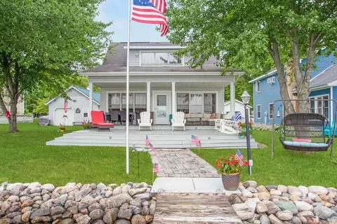 61620 Lake View Dr, Cassopolis, MI 49031