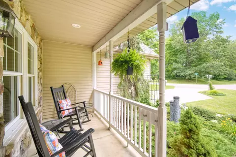 Exterior - 4848 Ginkgo Ln, Jackson, MI 49201 photo 5 of 30