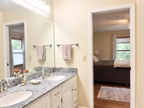 Bath - 4848 Ginkgo Ln, Jackson, MI 49201 photo 2 of 8