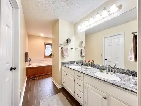 Bath - 4848 Ginkgo Ln, Jackson, MI 49201 photo 3 of 8