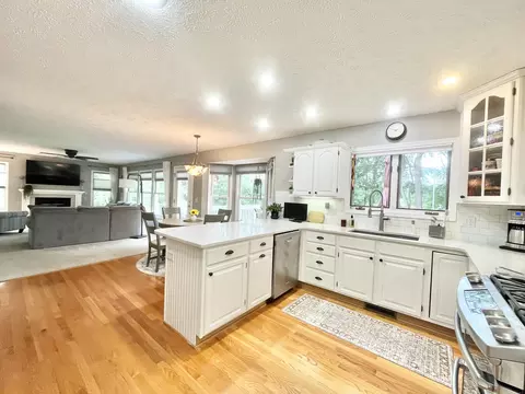 Kitchen - 4848 Ginkgo Ln, Jackson, MI 49201 photo 2 of 7