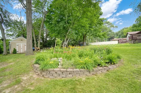 Exterior - 4848 Ginkgo Ln, Jackson, MI 49201 photo 23 of 30