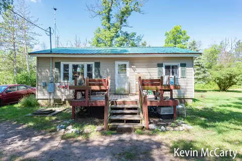 8395 S Delaware Ave, Baldwin, MI 49304