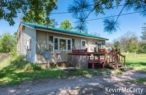 8395 S Delaware Ave, Baldwin, MI 49304 photo 3
