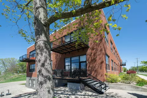 525 Superior St #101, South Haven, MI 49090