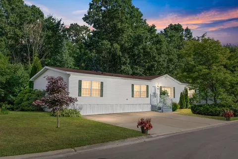 9494 Andrew Ct, Davisburg, MI 48350