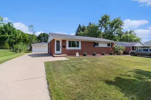 732 Bassett Dr, Saline, MI 48176