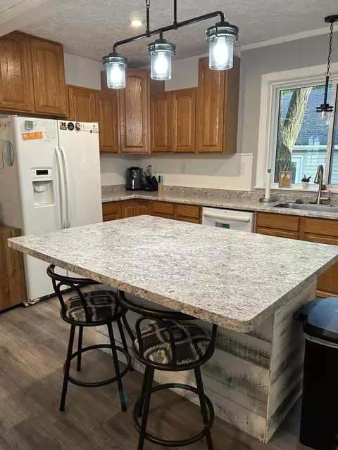 Kitchen - 404 S Hemlock St, Evart, MI 49631 photo 8 of 16