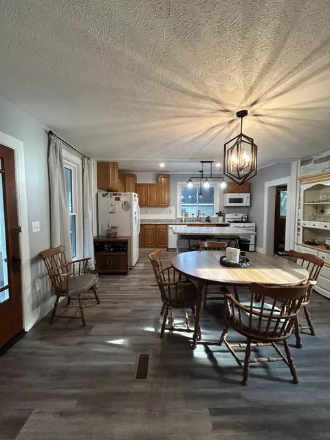 Dining - 404 S Hemlock St, Evart, MI 49631 photo 3 of 4