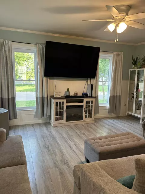 Living - 404 S Hemlock St, Evart, MI 49631 photo 4 of 6