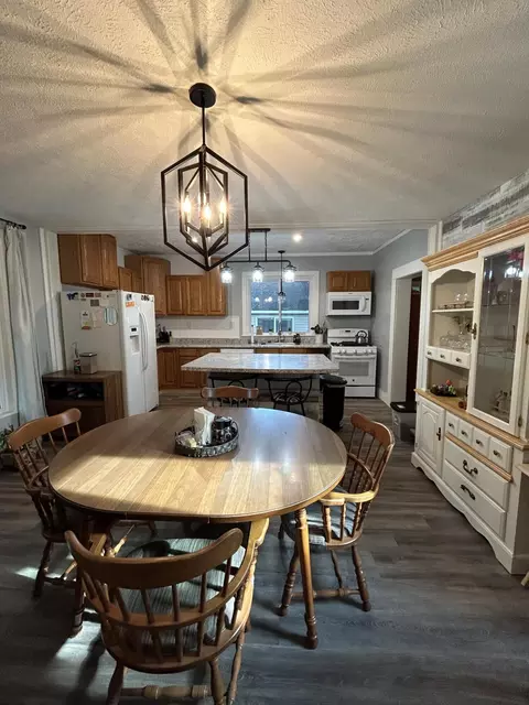 Dining - 404 S Hemlock St, Evart, MI 49631 photo 2 of 4