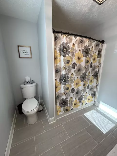 Bath - 404 S Hemlock St, Evart, MI 49631 photo 8 of 10
