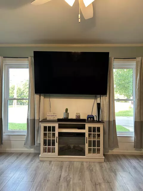 Living - 404 S Hemlock St, Evart, MI 49631 photo 5 of 6