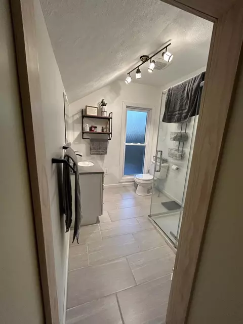 Bath - 404 S Hemlock St, Evart, MI 49631 photo 9 of 10