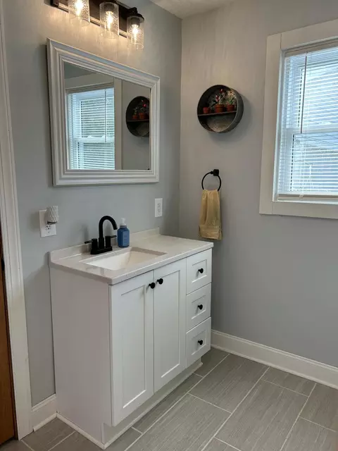 Bath - 404 S Hemlock St, Evart, MI 49631 photo 7 of 10