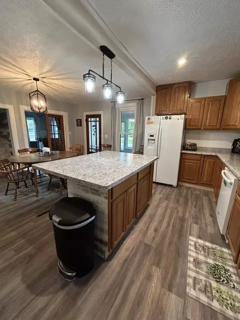 Kitchen - 404 S Hemlock St, Evart, MI 49631 photo 6 of 16