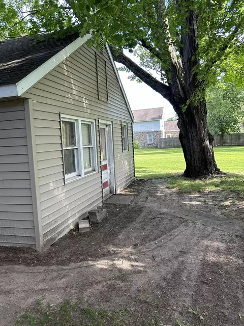 Exterior - 404 S Hemlock St, Evart, MI 49631 photo 10 of 19
