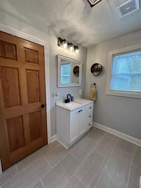 Bath - 404 S Hemlock St, Evart, MI 49631 photo 6 of 10