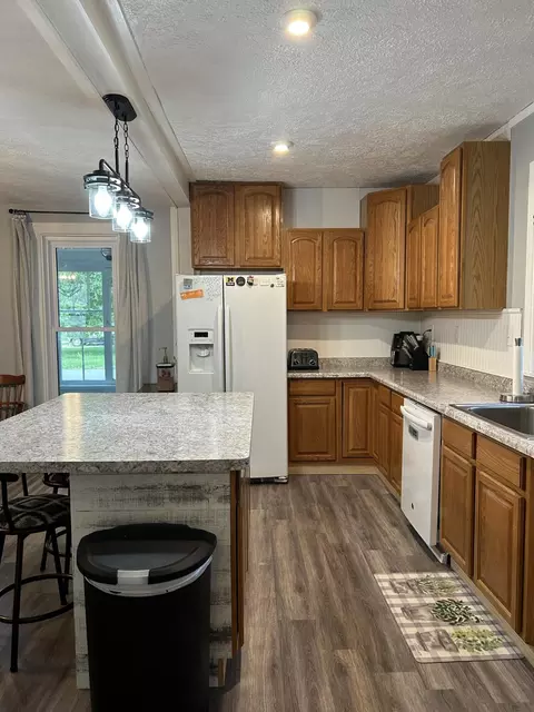 Kitchen - 404 S Hemlock St, Evart, MI 49631 photo 10 of 16