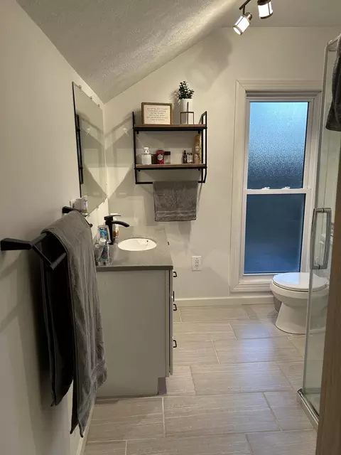 Bath - 404 S Hemlock St, Evart, MI 49631 photo 10 of 10