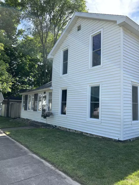 Exterior - 404 S Hemlock St, Evart, MI 49631 photo 2 of 19