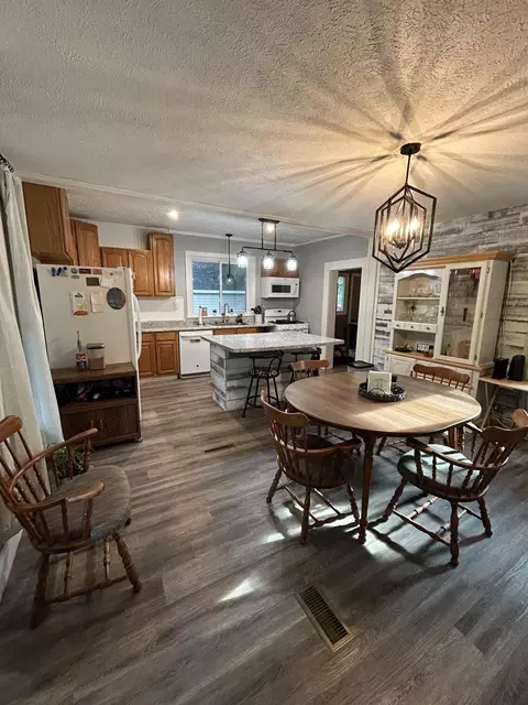 Kitchen - 404 S Hemlock St, Evart, MI 49631 photo 14 of 16