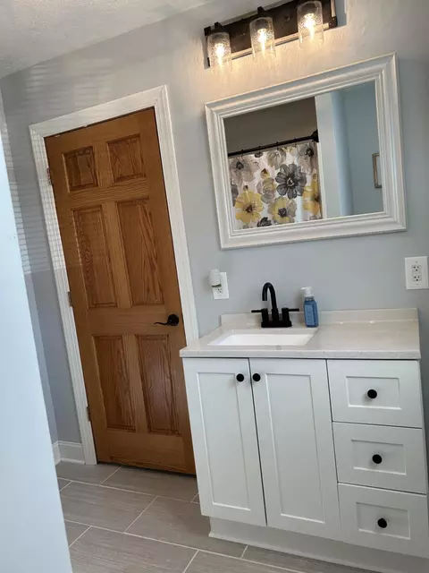 Bath - 404 S Hemlock St, Evart, MI 49631 photo 5 of 10