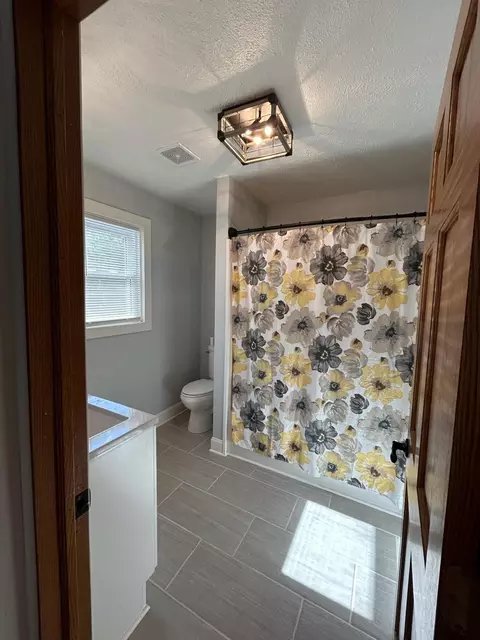 Bath - 404 S Hemlock St, Evart, MI 49631 photo 2 of 10