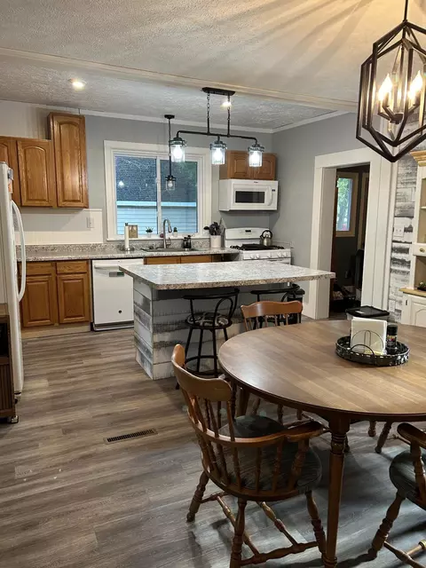 Kitchen - 404 S Hemlock St, Evart, MI 49631 photo 15 of 16