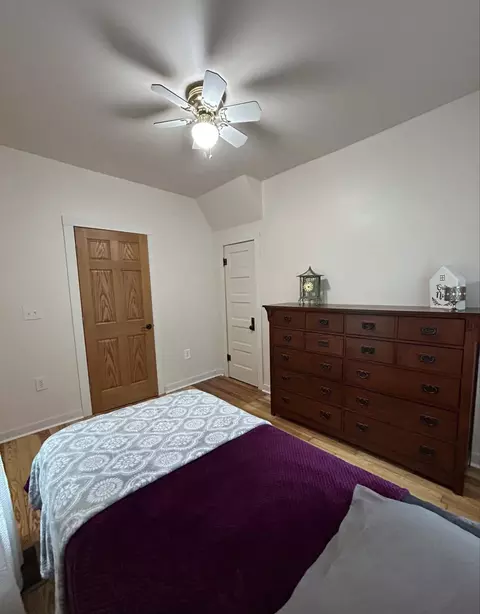 Bedroom - 404 S Hemlock St, Evart, MI 49631 photo 4 of 12