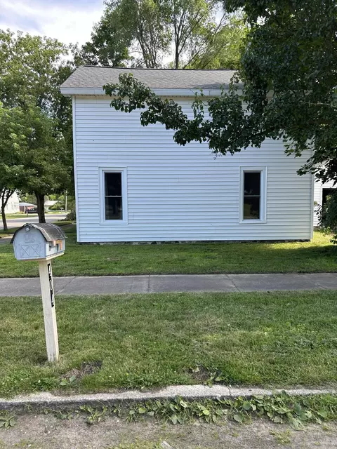 Exterior - 404 S Hemlock St, Evart, MI 49631 photo 3 of 19