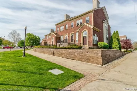 2804 Van Alstyne St, Wyandotte, MI 48192