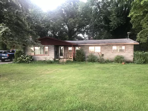7859 S Scottdale Rd, Berrien Springs, MI 49103