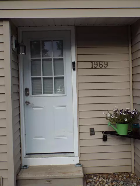 1969 Westbrook Dr, Jackson, MI 49201 photo 2