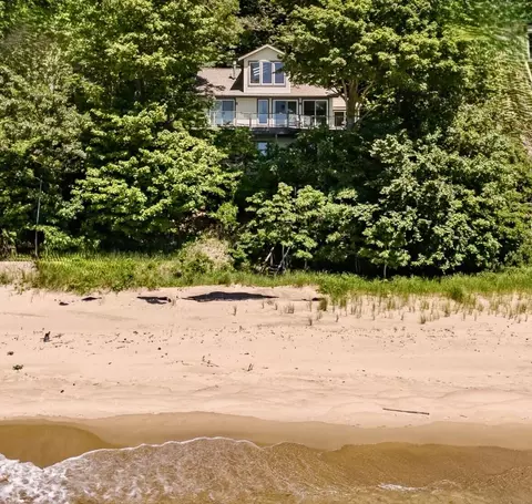 18170 Holcomb Rd, Grand Haven, MI 49417