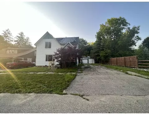 205 E Mechanic St, Yale, MI 48097