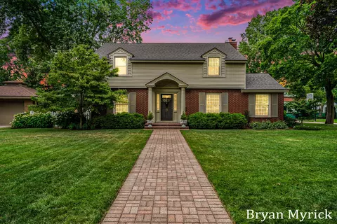 77 E 29th St, Holland, MI 49423