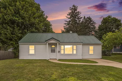 607 E Mill St, Hastings, MI 49058