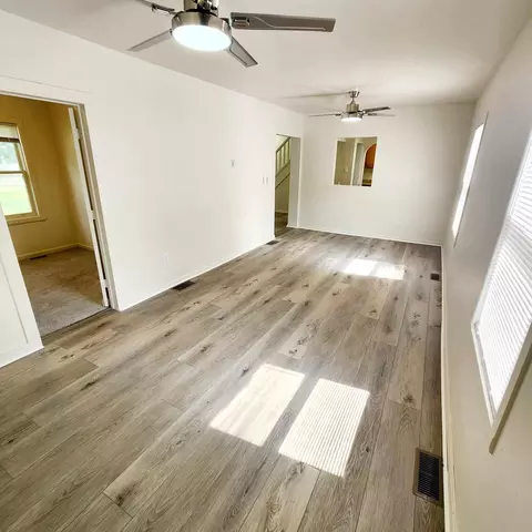 313 Quarry St, Jackson, MI 49201 photo 2