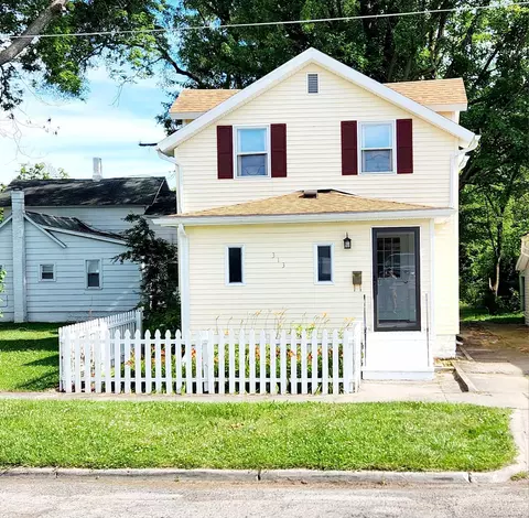 313 Quarry St, Jackson, MI 49201