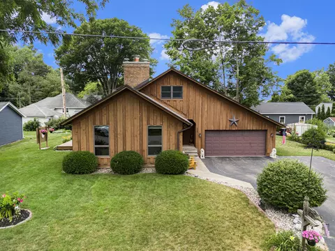 568 Lake Dr, Holland, MI 49423