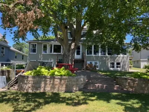 120 Wildwood Beach Rd, Quincy, MI 49082