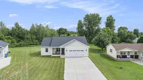 867 Holly Rd, Cadillac, MI 49601