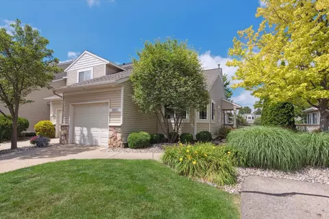 2967 Edgestone Dr, Hudsonville, MI 49426