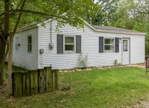 6741 Island Dr, Delton, MI 49046