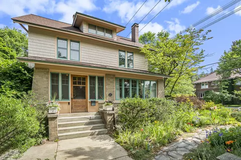 107 W 11th St, Holland, MI 49423