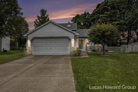 726 Brittany Ct SE, Kentwood, MI 49548