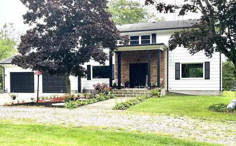 3877 Evergreen Ln, Benton Harbor, MI 49022